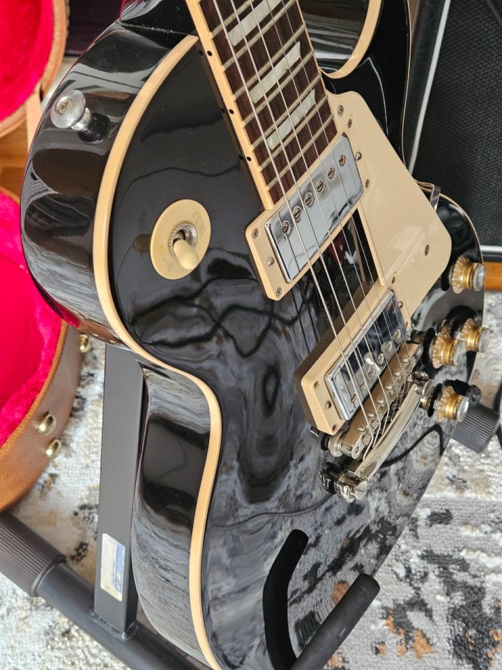 Gibson les paul classic ebony de segunda mano · Foto 6 de 7 · Murcia · 1850 €