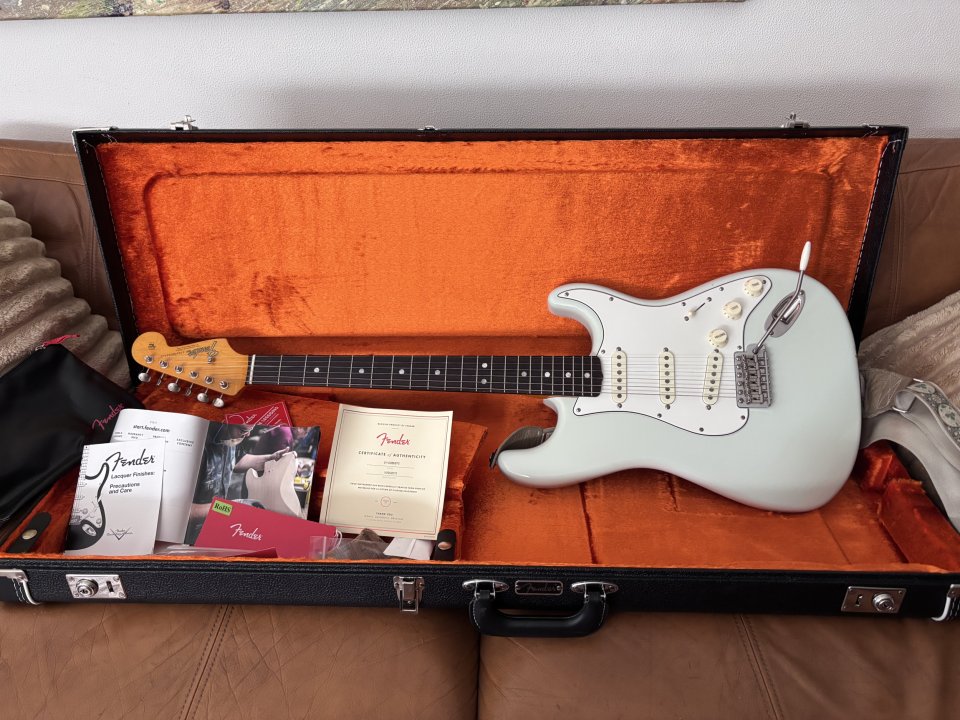 Fender American Vintage II 1965 Stratocaster – Sonic Blue – de segunda mano · Foto 1 de 10 · A Coruña · 1790 €