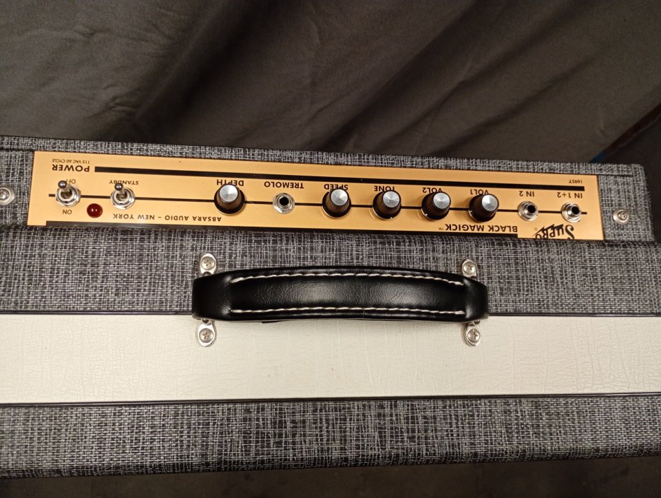 Supro 1695T Black Magic Combo + Flightcase Thon de segunda mano · Foto 5 de 8 · Gipuzkoa · 800 €