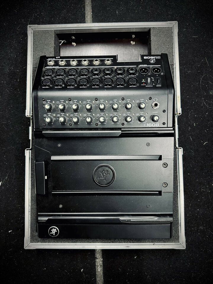 Mackie DL1608 - Mesa Mezclas Ipad