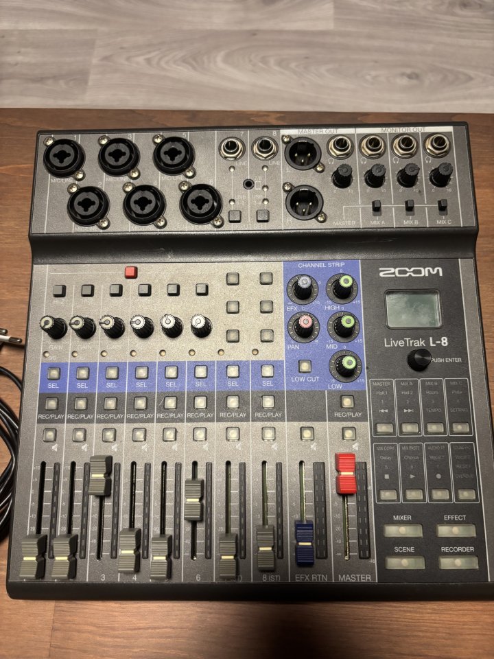 Zoom Livetrak L8 de segunda mano · Foto 1 de 3 · Murcia · 200 €