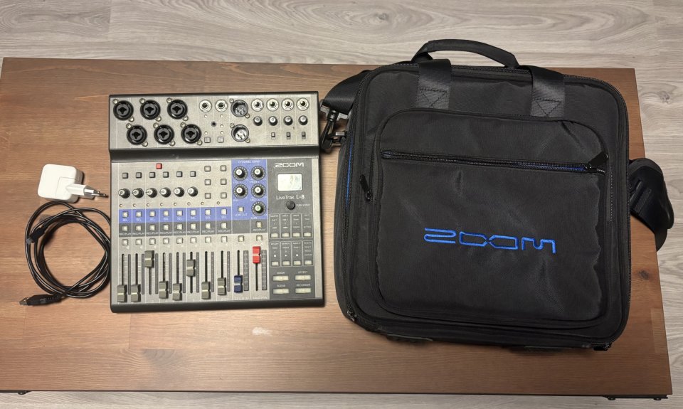 Zoom Livetrak L8 de segunda mano · Foto 2 de 3 · Murcia · 200 €