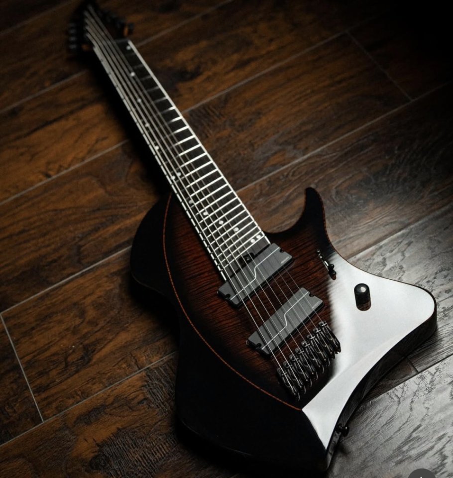 Compro guitarra de 8 cuerdas de segunda mano · Málaga