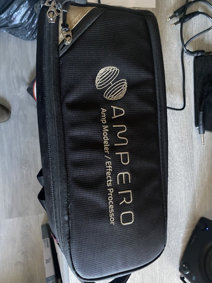 Hotone ampero + bolsa + footwich de segunda mano · Foto 3 de 3 · Badajoz · 199 €