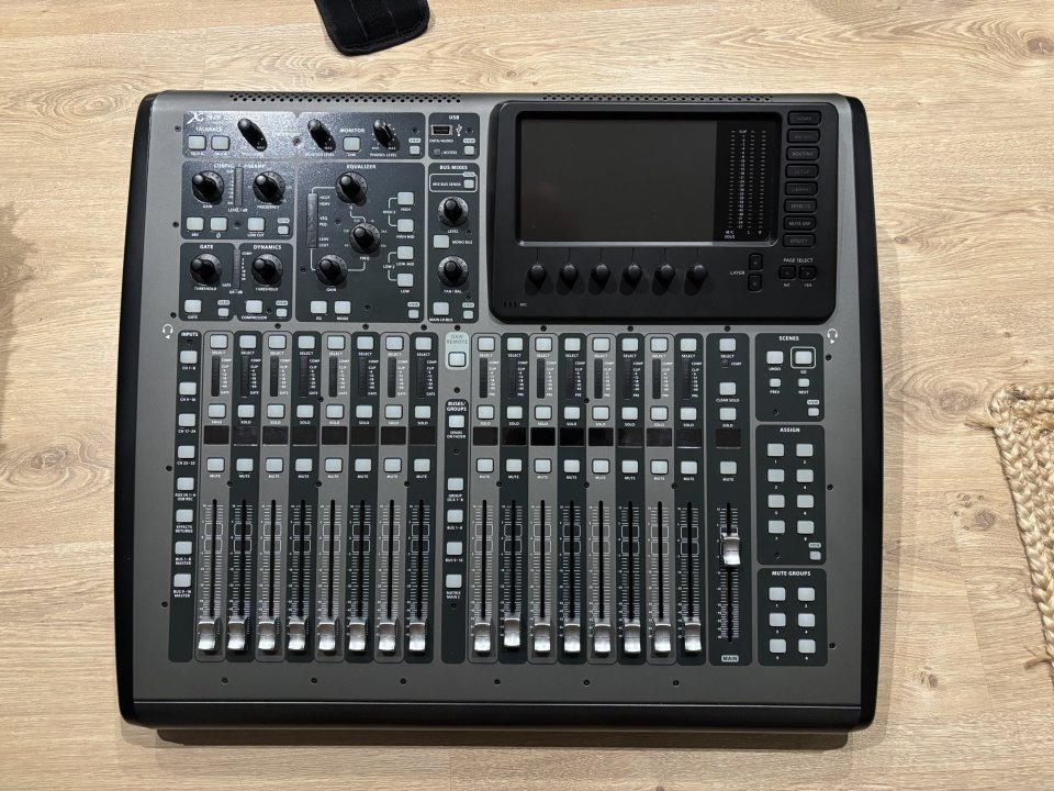 Behringer x32 compact + S32 + extras