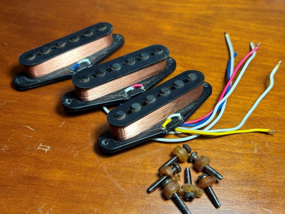 Juego pastillas Fender American Standard 1997 - Delta Tone de segunda mano · Foto 1 de 10 · Barcelona · 165 €