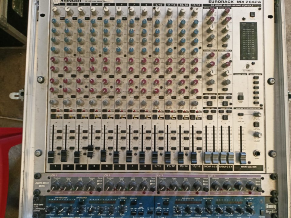 Mezclador Behringer Eurorack MX 2642A de segunda mano · Foto 1 de 4 · Zaragoza · 120 €