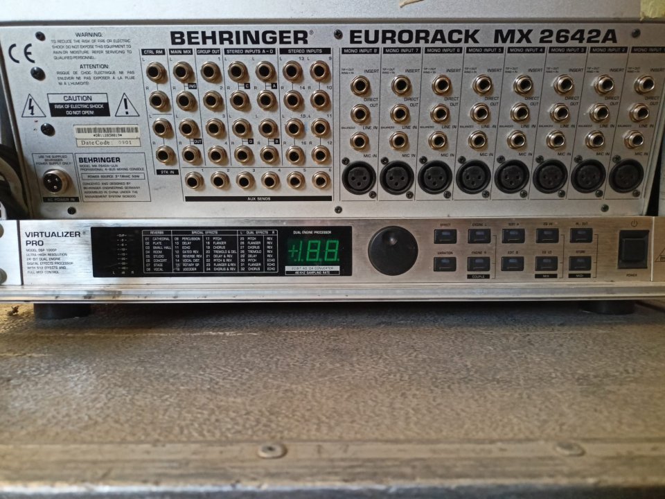 Mezclador Behringer Eurorack MX 2642A de segunda mano · Foto 2 de 4 · Zaragoza · 120 €