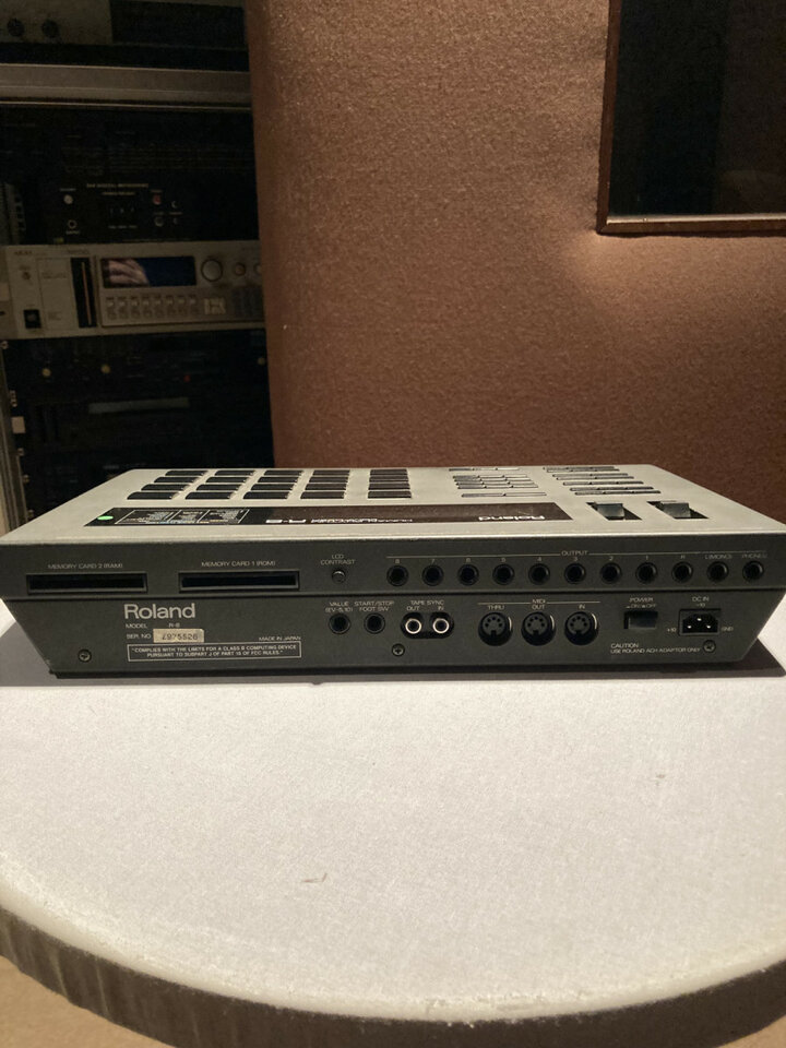 Roland R-8 Human Rhythm Composer