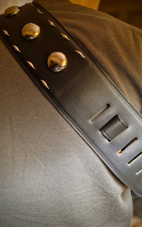 Correa bajo o guitarra "Iron Shield" 10cm