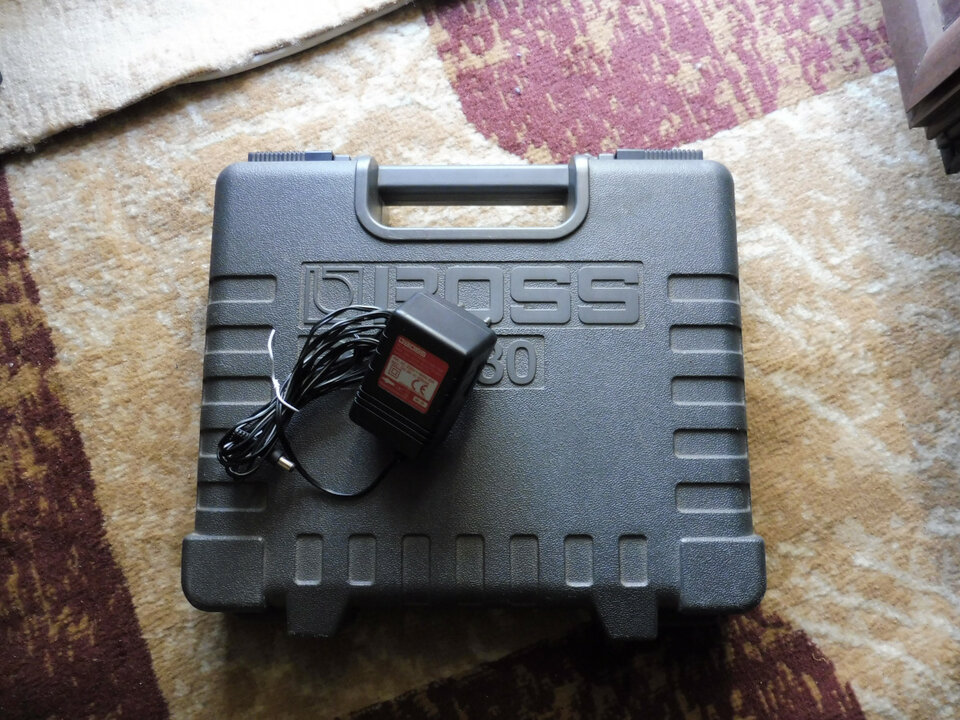 Maletin con alimentación / Limitador Bajo Boss LMB3