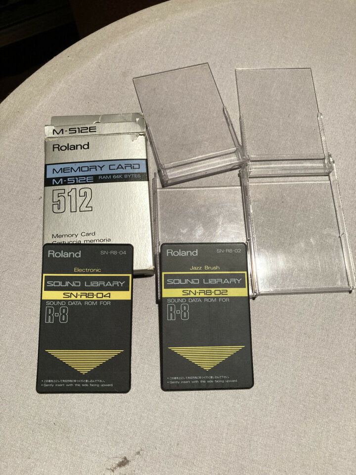 Roland R-8 Human Rhythm Composer