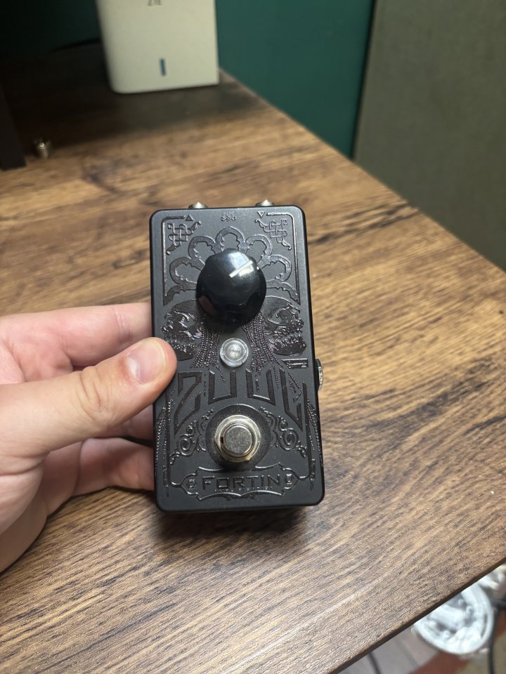 Fortin zuul noisegate blackout edition.