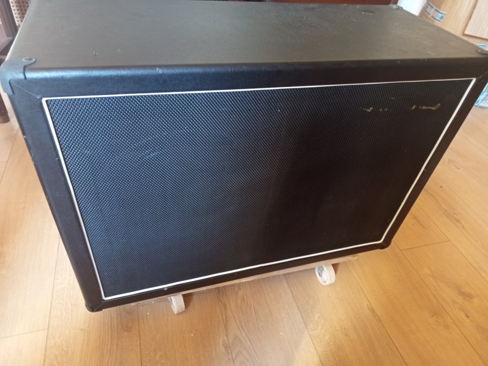 Pantalla 2x12 Harley Benton de segunda mano · Foto 2 de 4 · Illes Balears · 170 €