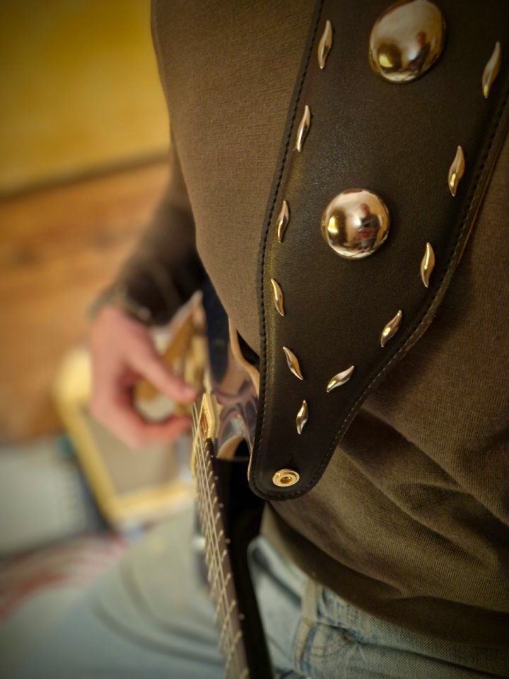 Correa bajo o guitarra "Iron Shield" 10cm