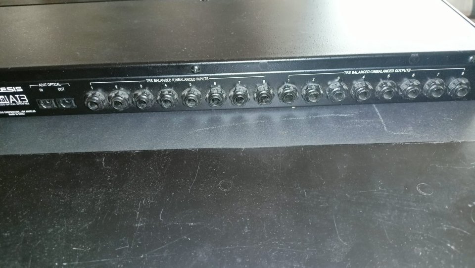 Alesis AI-3 de segunda mano · Foto 2 de 4 · Zaragoza · 140 €