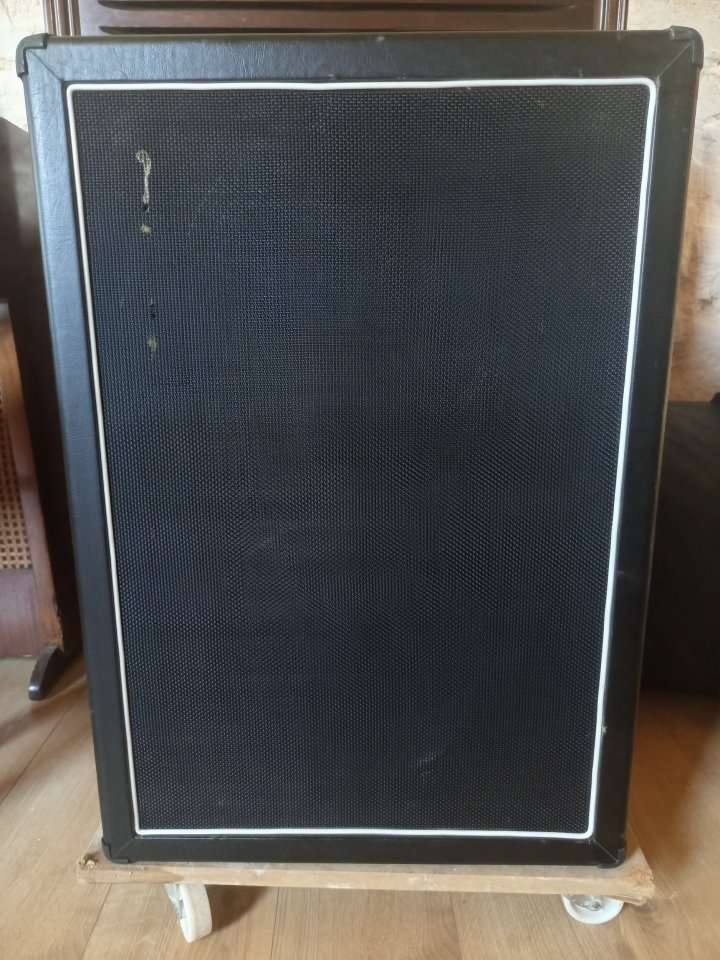 Pantalla 2x12 Harley Benton de segunda mano · Foto 1 de 4 · Illes Balears · 170 €