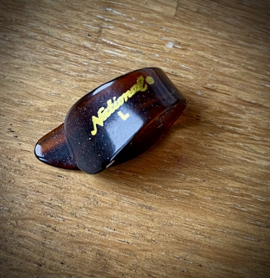 Varias Púas plectros pulgas, dedos y otras