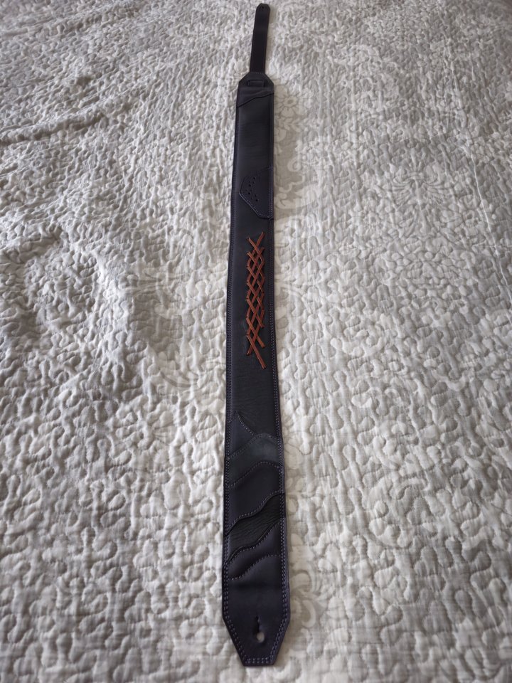 Correa guitarra o bajo de segunda mano · Foto 1 de 5 · Zaragoza · 60 €