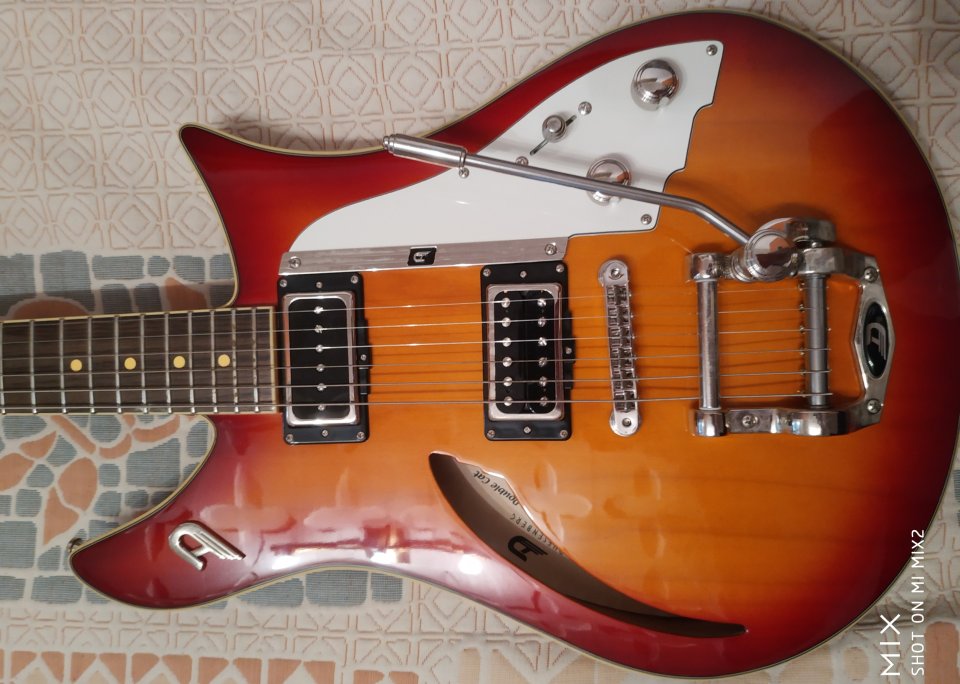 Duesenberg Double Cat Fireburst de segunda mano · Foto 5 de 10 · Zaragoza · 2100 €