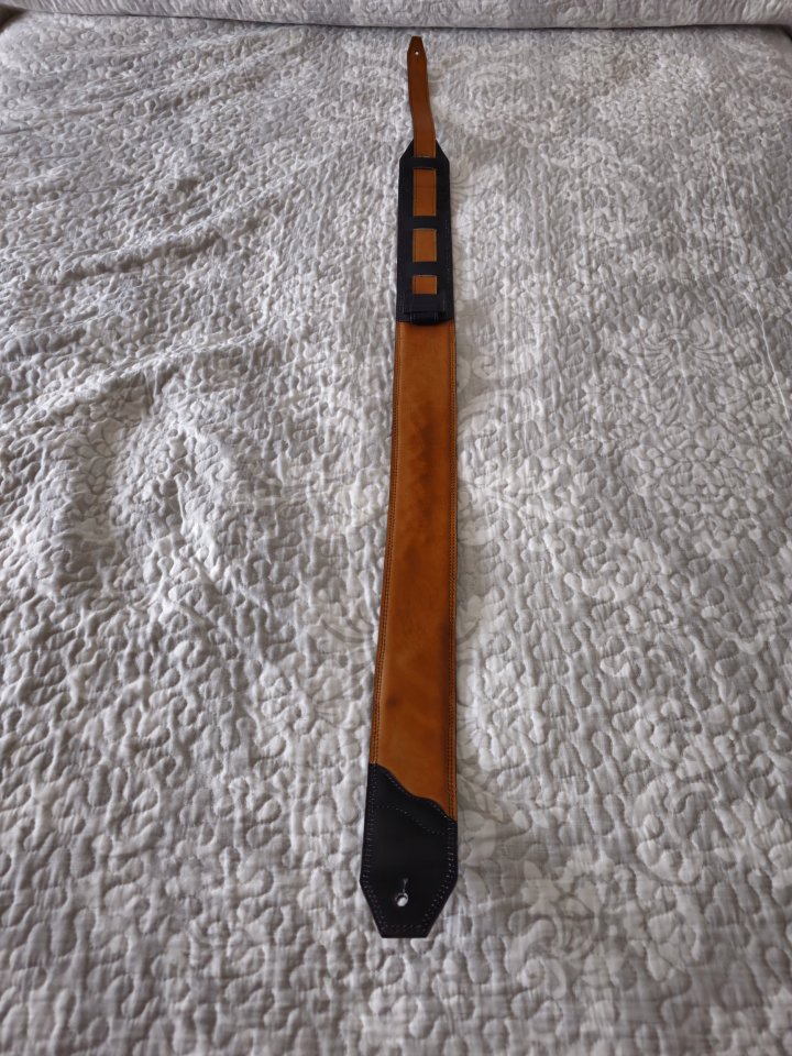 Correa guitarra o bajo de segunda mano · Foto 2 de 5 · Zaragoza · 60 €