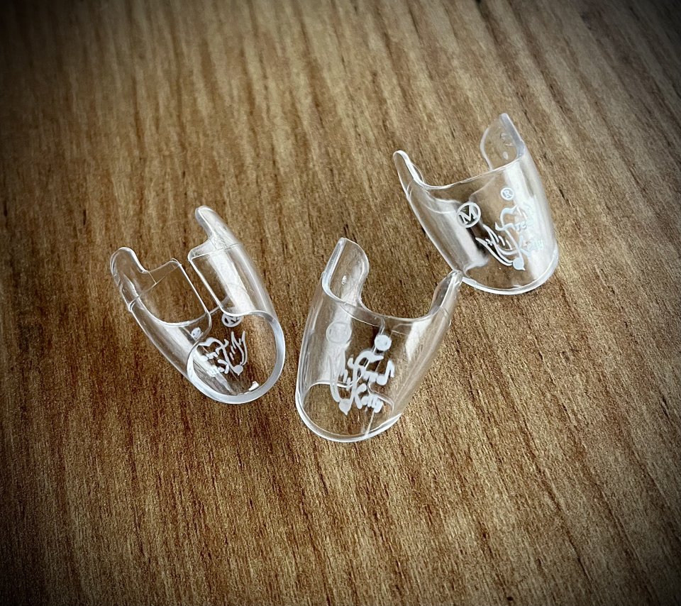 Varias Púas plectros pulgas, dedos y otras