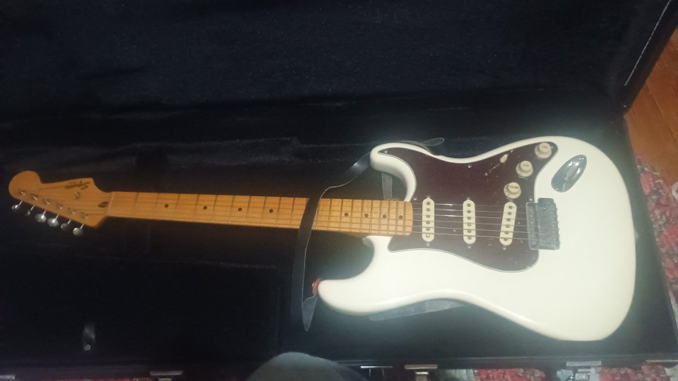 Squier Stratocaster de segunda mano · Foto 2 de 7 · A Coruña · 450 €