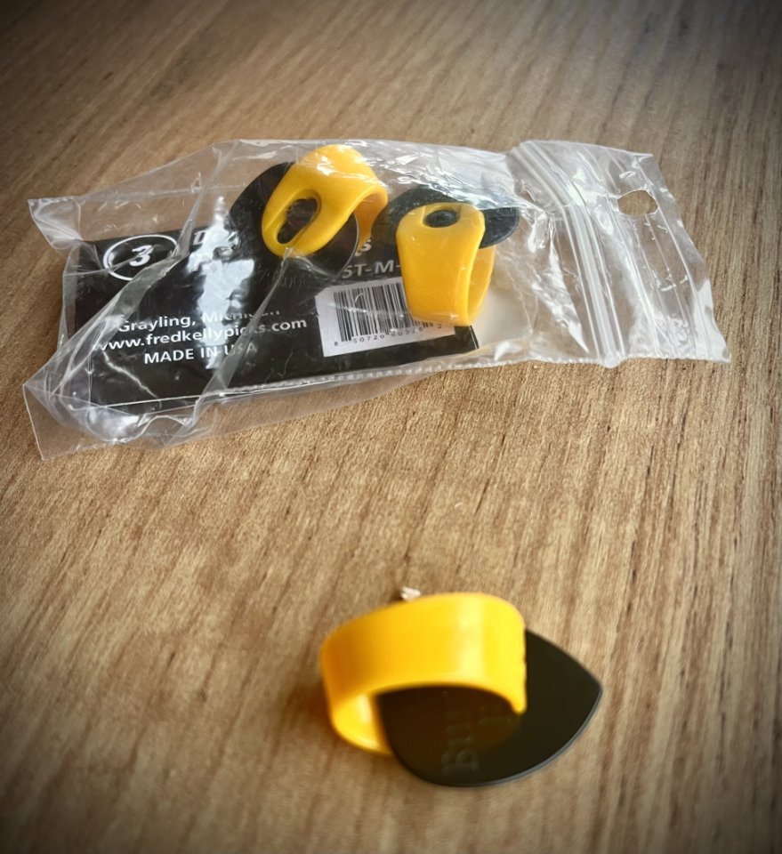 Varias Púas plectros pulgas, dedos y otras