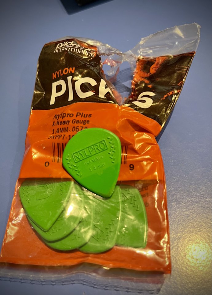 Varias Púas plectros pulgas, dedos y otras