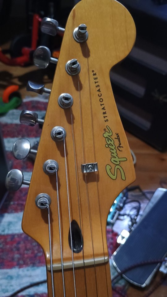 Squier Stratocaster de segunda mano · Foto 4 de 7 · A Coruña · 450 €