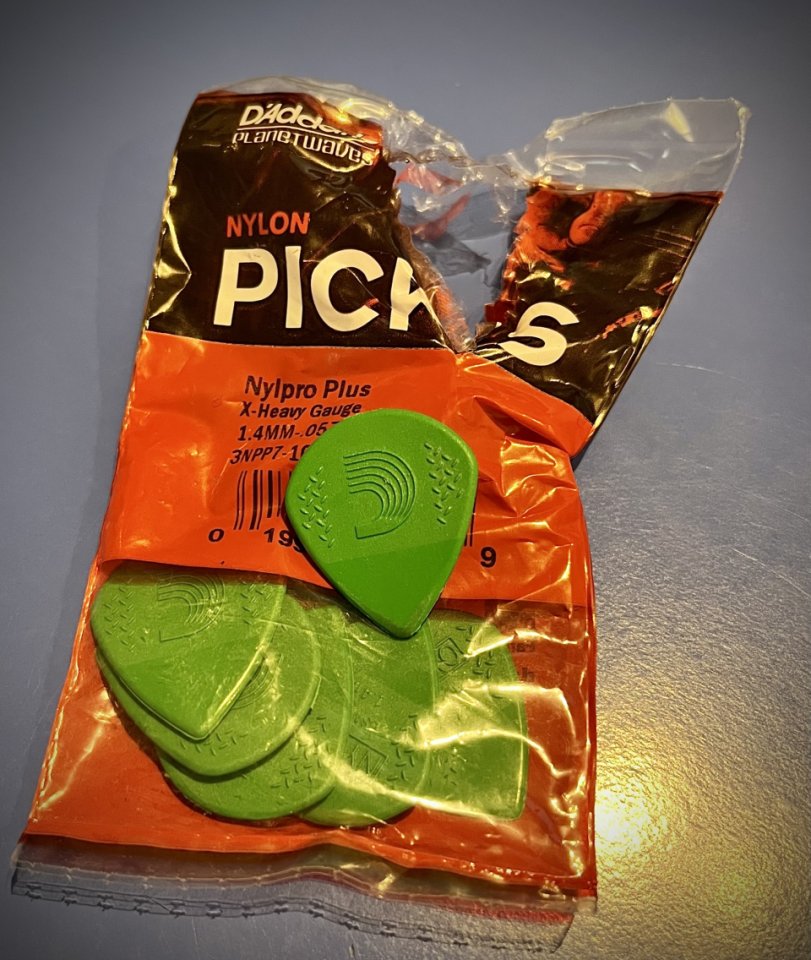 Varias Púas plectros pulgas, dedos y otras