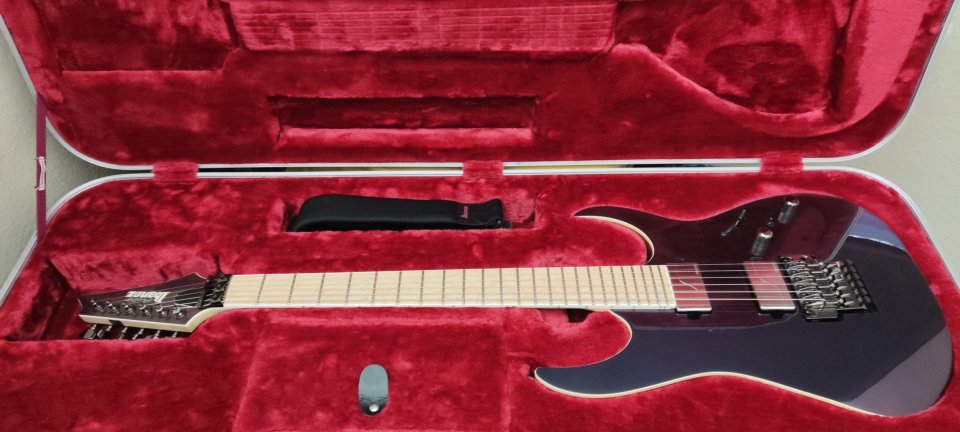 Busco  Gibson R7, R8 o Custom Black