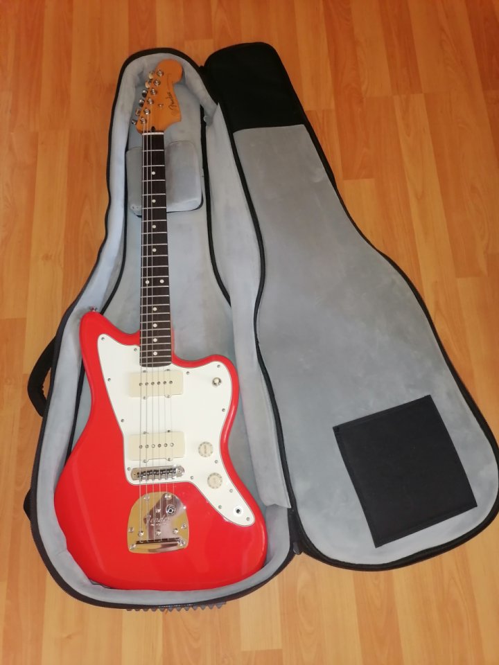 Fender Jazzmaster Player II de segunda mano · Foto 2 de 10 · Barcelona · 650 €