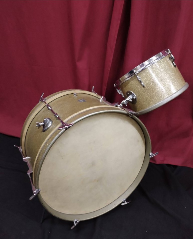 Bombo Olympic 20x12 + tom de 12x8. de segunda mano · Foto 1 de 10 · Barcelona · 299 €