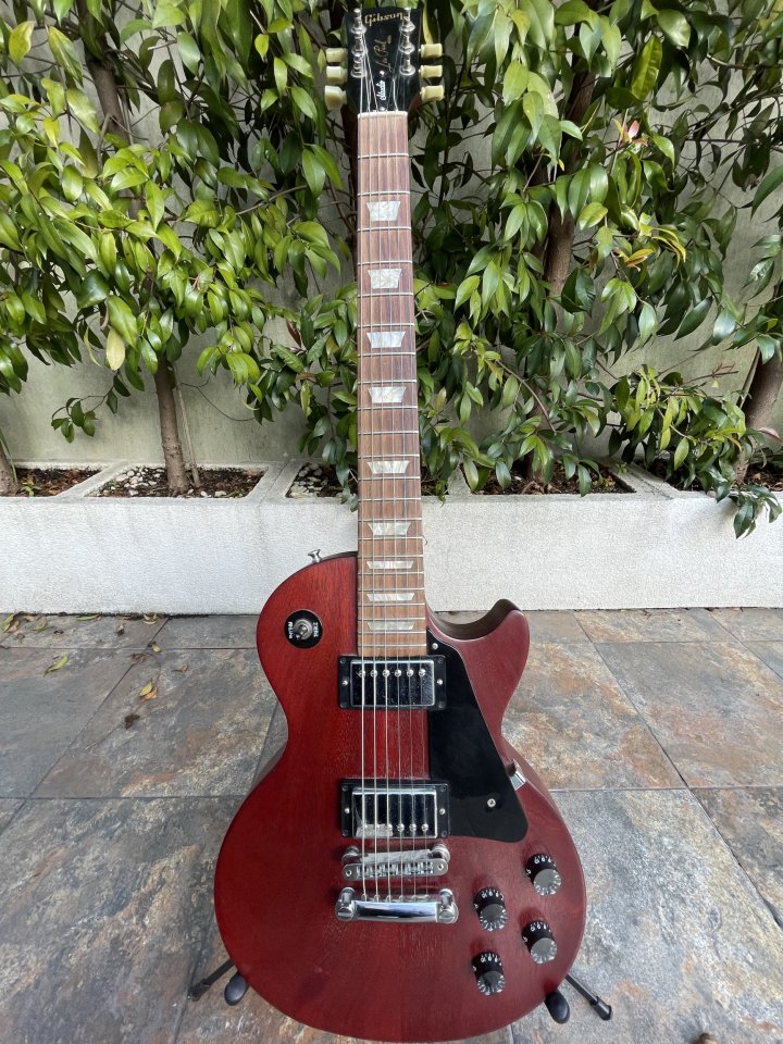 2008 Gibson Les Paul Studio Worn Cherry - toda original e com BurstBuckers Pro