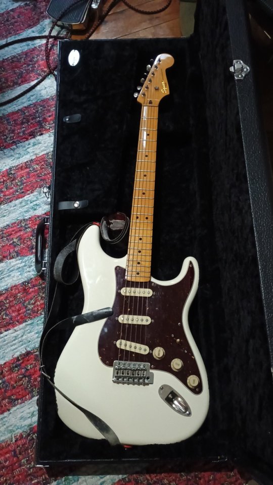Squier Stratocaster de segunda mano · Foto 7 de 7 · A Coruña · 450 €