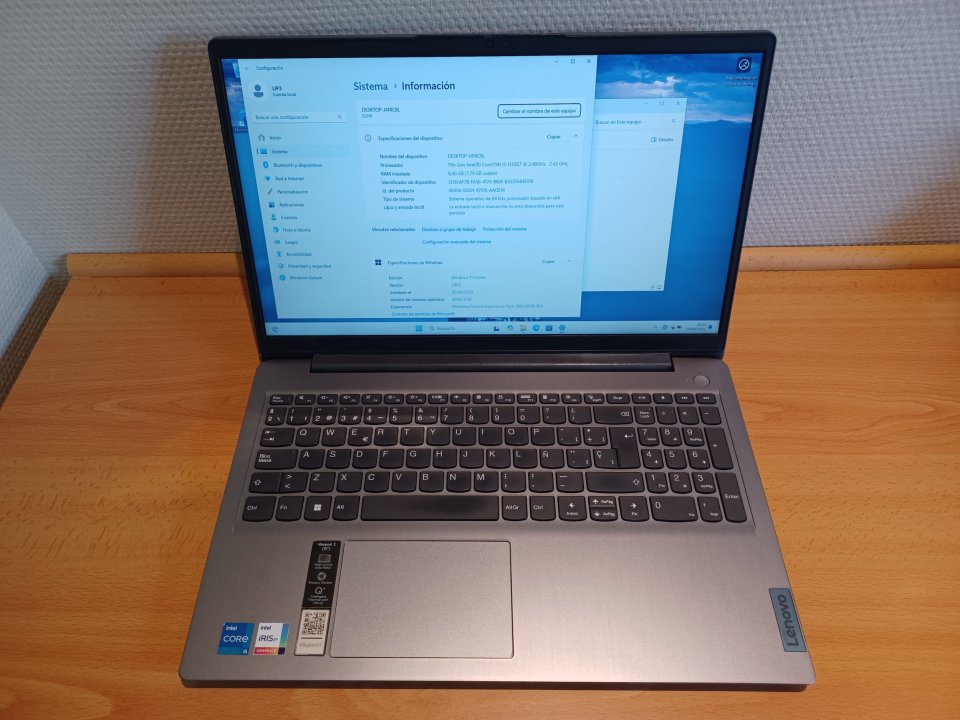 Ordenador portátil Lenovo IdeaPad 3 15itl6 i5 8GB 256GB de segunda mano · Foto 1 de 10 · Madrid · 250 €