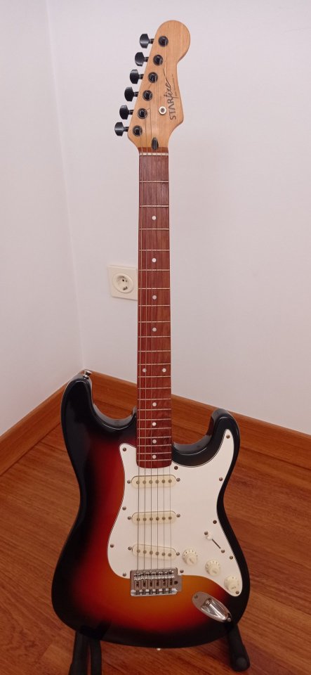 Guitarra eléctrica Starfire EKS Stratocaster de segunda mano · Foto 2 de 9 · Cuenca · 150 €