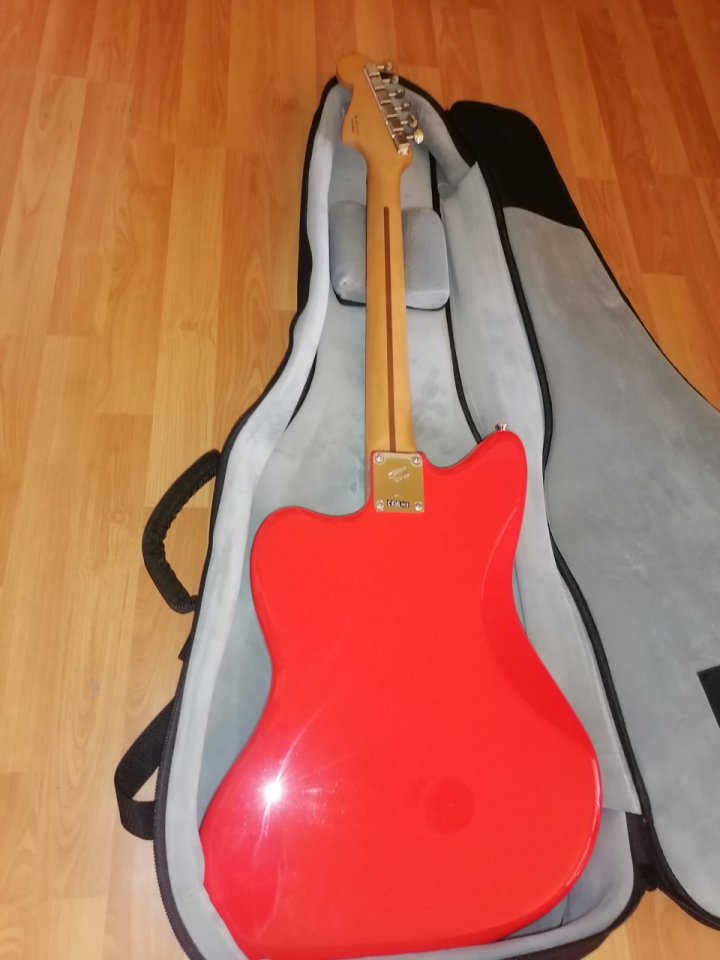 Fender Jazzmaster Player II de segunda mano · Foto 9 de 10 · Barcelona · 650 €
