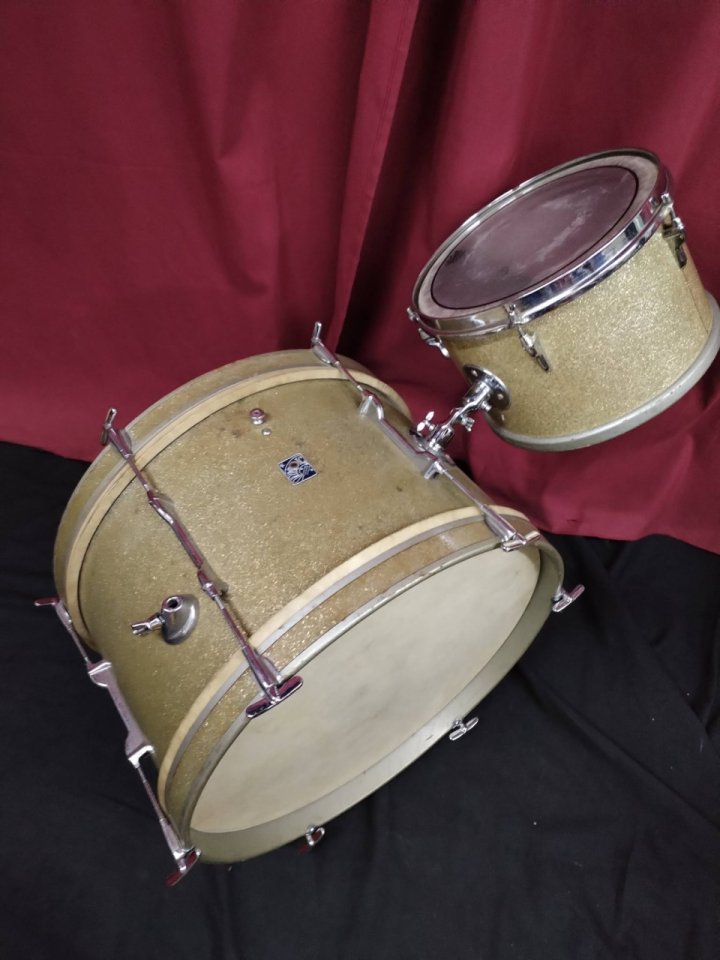 Bombo Olympic 20x12 + tom de 12x8. de segunda mano · Foto 10 de 10 · Barcelona · 299 €