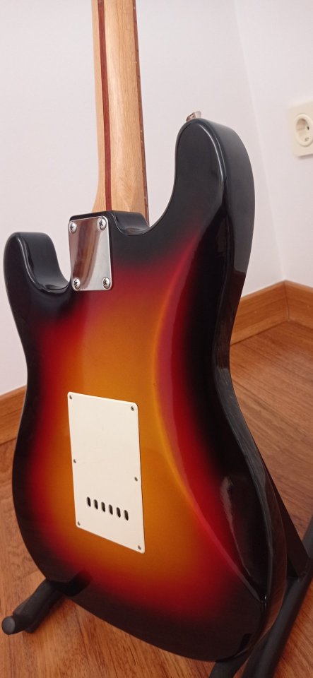 Guitarra eléctrica Starfire EKS Stratocaster de segunda mano · Foto 7 de 9 · Cuenca · 150 €