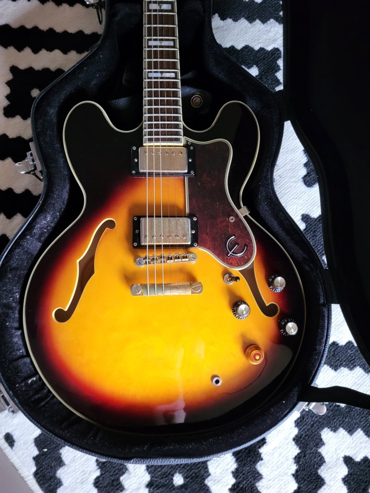 Epiphone Sheraton II con estuche de segunda mano · Foto 2 de 4 · Murcia · 450 €
