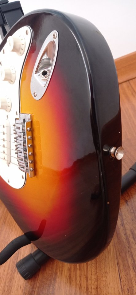 Guitarra eléctrica Starfire EKS Stratocaster de segunda mano · Foto 9 de 9 · Cuenca · 150 €