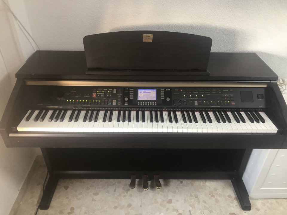 Piano Digital Yamaha Clavinova CVP-301 de segunda mano · Foto 1 de 10 · Córdoba · 990 €