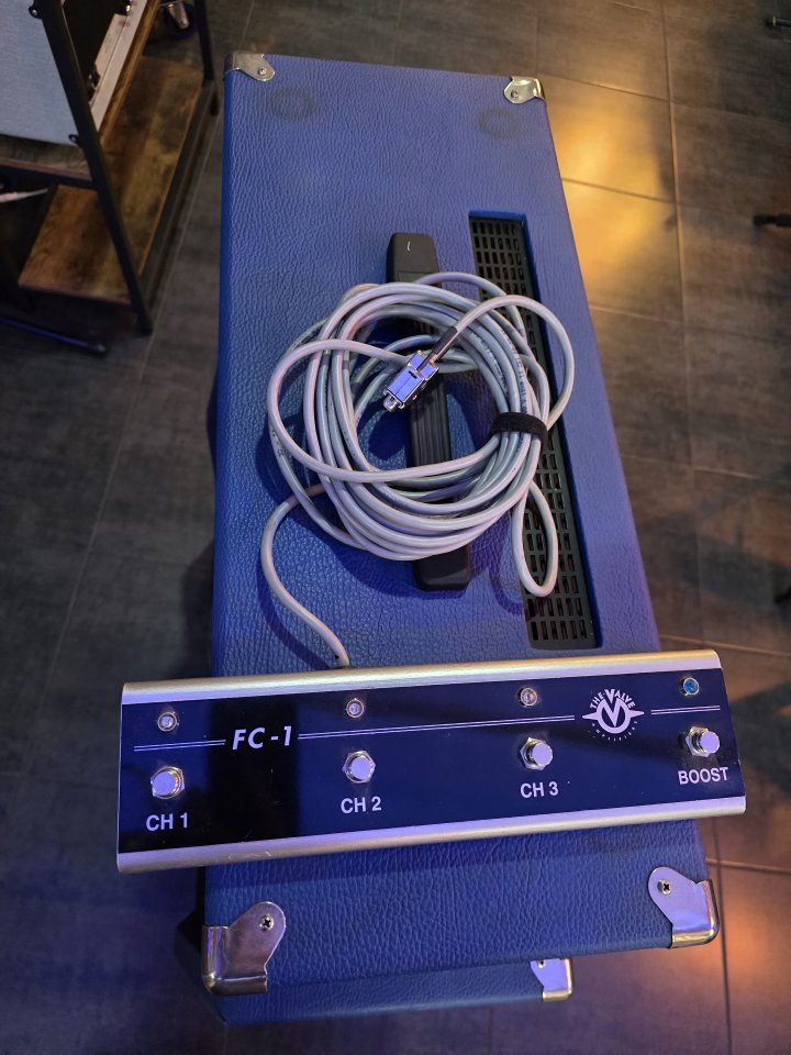 THE VALVE 100W BOUTIQUE ITALIANO (3CH, MIDI) + Flight Case + Pantalla 4x12