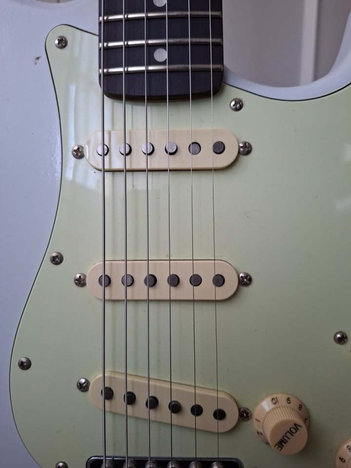 Stratocaster relic nitrocelulosa.
