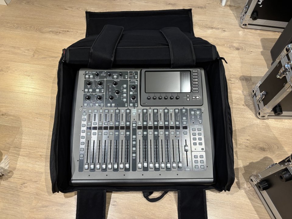 Behringer x32 compact + S32 + extras