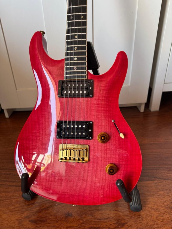 Heartfield by fender Elan 1 de segunda mano · Foto 1 de 10 · Cádiz · 1500 €