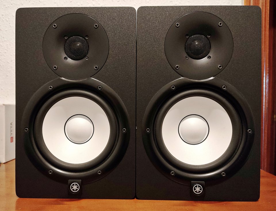 Pareja Monitores Yamaha HS7 de segunda mano · Foto 1 de 10 · Barcelona · 325 €