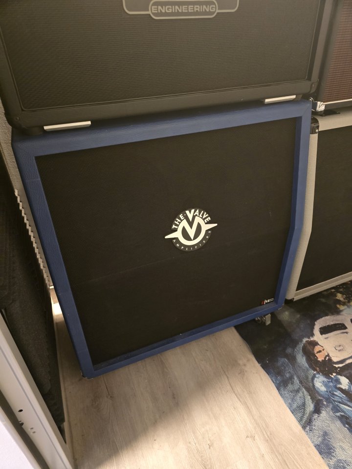 THE VALVE 100W BOUTIQUE ITALIANO (3CH, MIDI) + Flight Case + Pantalla 4x12